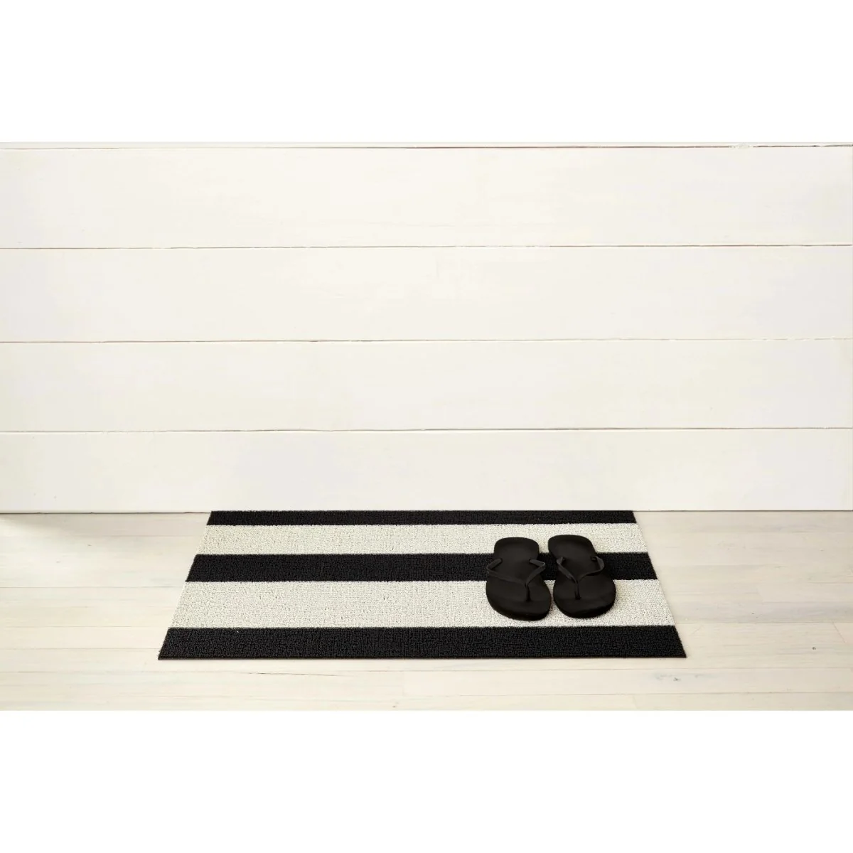 Chilewich Utility Mat Bold Stripe Black and White  61x91cm - Image 3