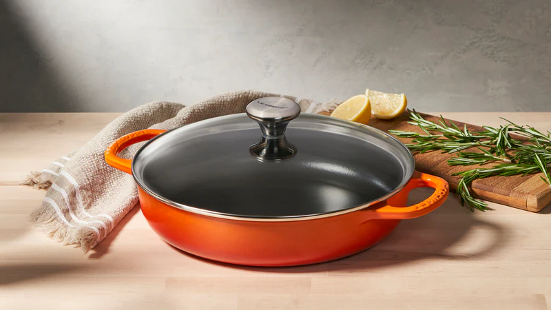 Le Creuset Signature Cast Iron Everyday Pan Volcanic 28cm - Image 6