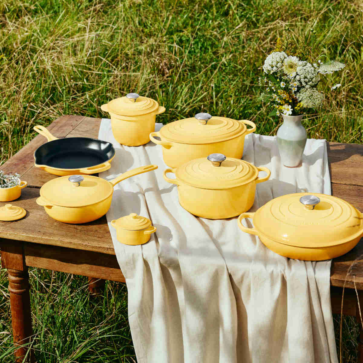 Le Creuset Signature Round Casserole Camomile 26cm - Image 7