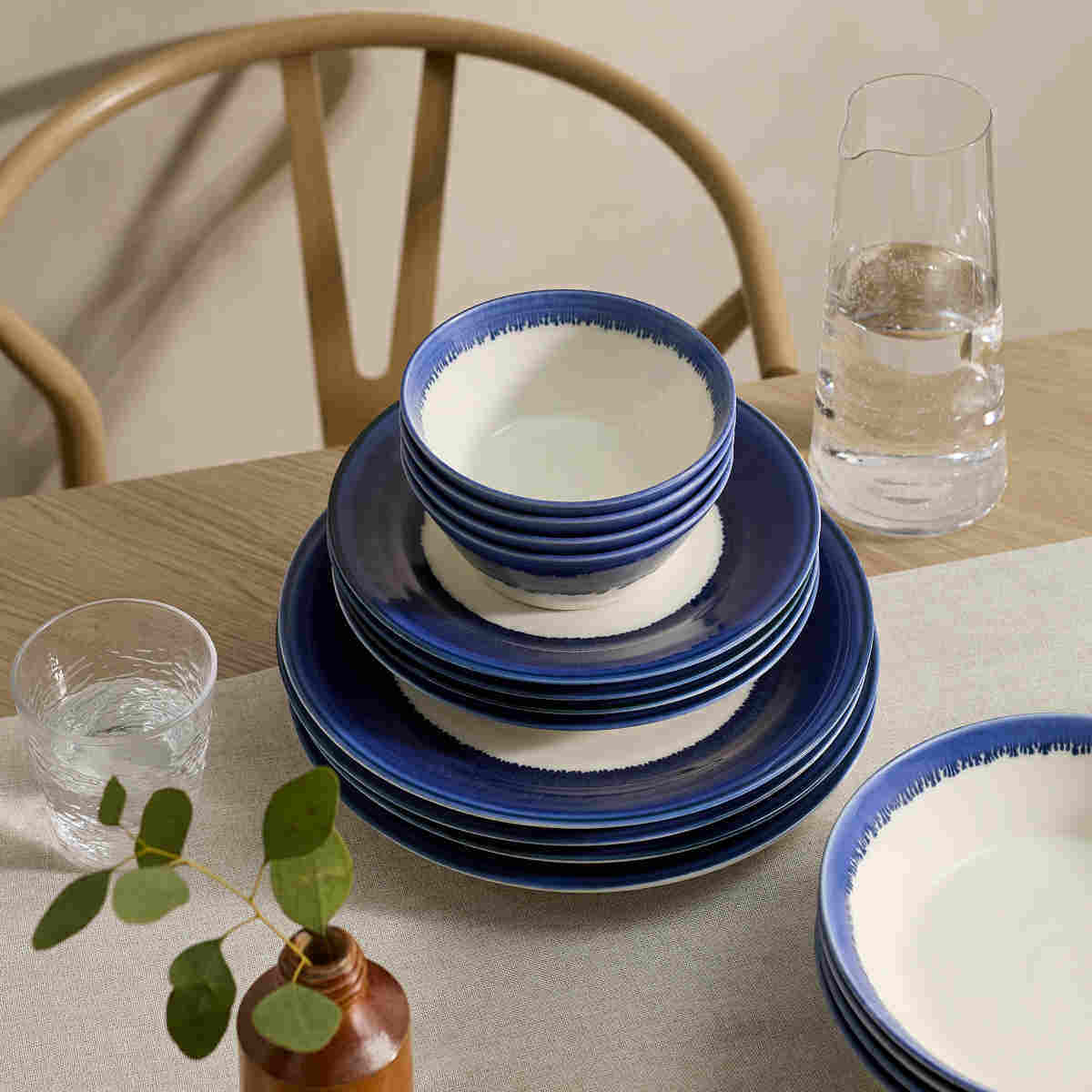 Royal Doulton 1815 Pacific Dinner Set Blue 16 pc - Image 3